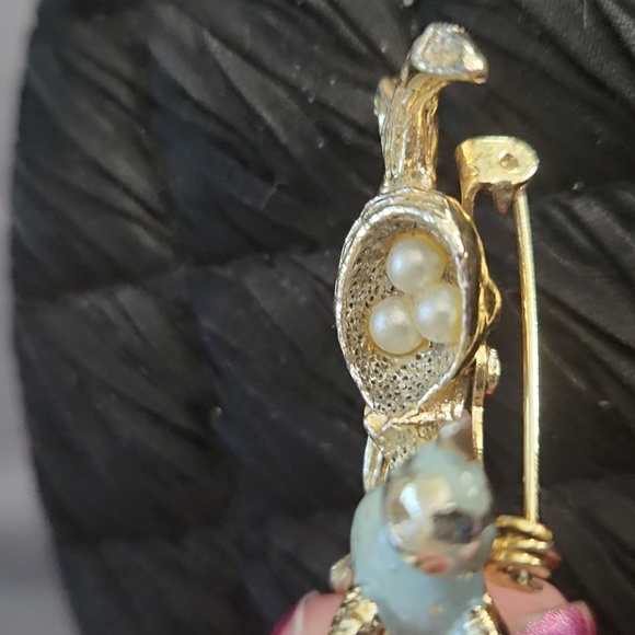 GERRYs signed Vintage from the 1960s. Blue Bird, faux pearl eggs Brooch - Picture 12 of 13